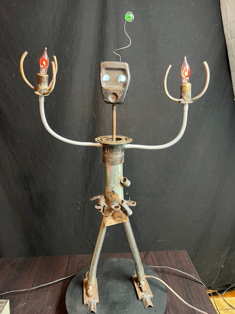 Tinker – Original Art Robot Lamp
Functional Sculpture by Bobby Anderson (RVA246)