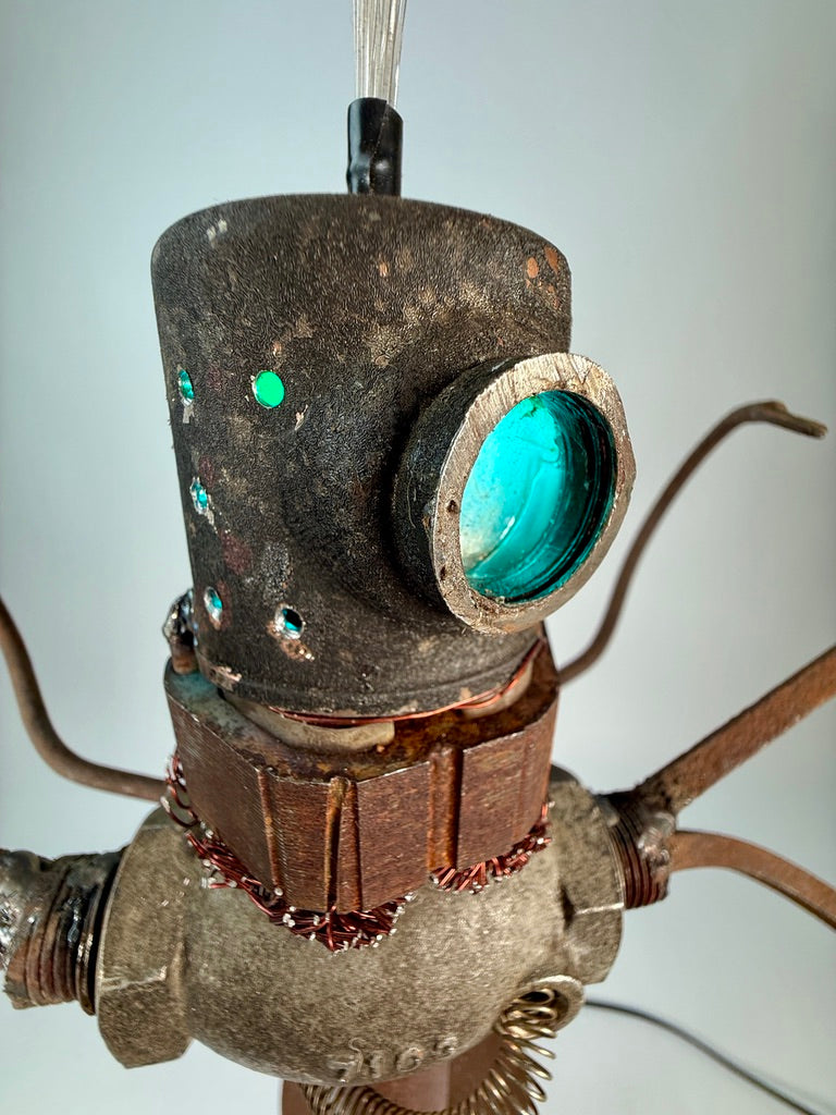 Submariner original sculptural robot lamp by Bobby Anderson, RVA246, with glowing diving helmet and fiber-optic antennae, detail